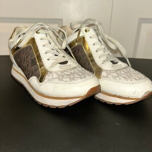 🟢 Michael Kors Maddy Two Toned Logo Trainer Sneakers Sz. 6M
